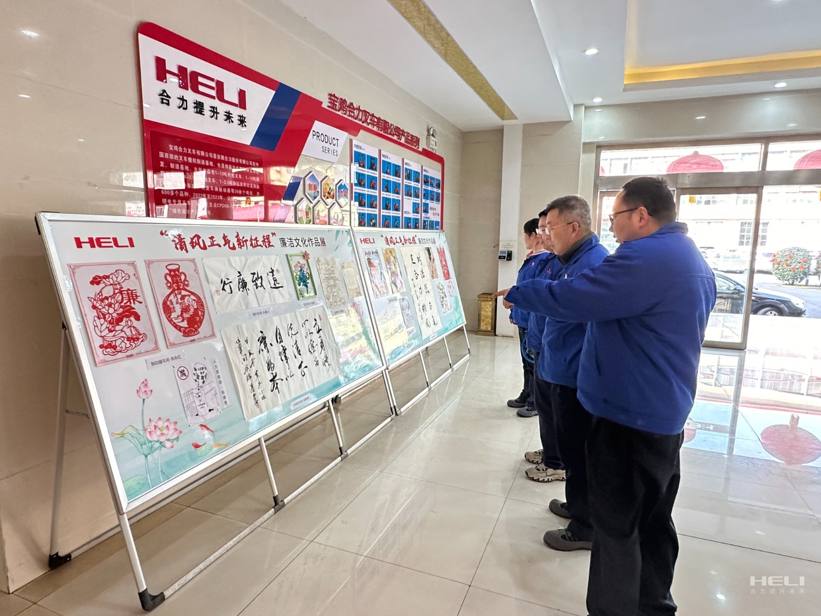 3-職工欣賞廉潔文化作品.jpg